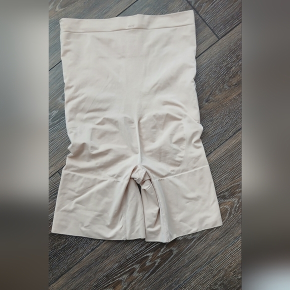 SPANX by Sara Blakely Shapewear Shorts Womens Size Large Slimming Snatched - Picture 2 of 4